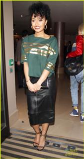 Leigh-Anne feet photo thumbnail