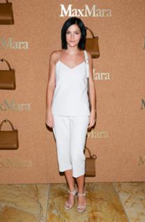 Leigh Lezark feet photo 2