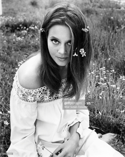 Leigh Taylor-Young feet photo 13