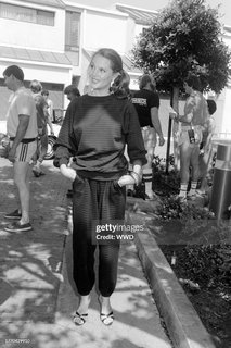Leigh Taylor-Young feet photo 1