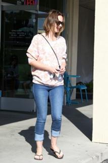 Leighton Meester feet photo thumbnail