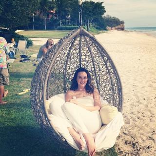 Leighton Meester feet photo thumbnail