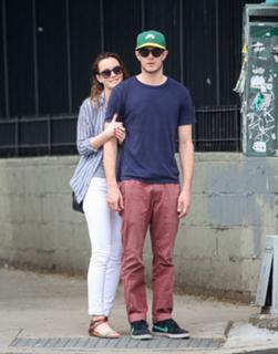 Leighton Meester feet photo thumbnail