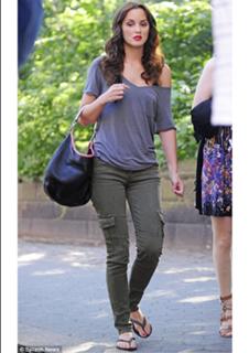 Leighton Meester feet photo thumbnail