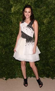 Leighton Meester feet photo thumbnail