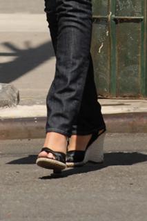 Leighton Meester feet photo thumbnail