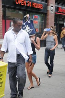 Leighton Meester feet photo thumbnail