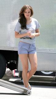 Leighton Meester feet photo thumbnail