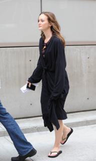 Leighton Meester feet photo thumbnail