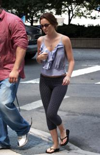 Leighton Meester feet photo thumbnail