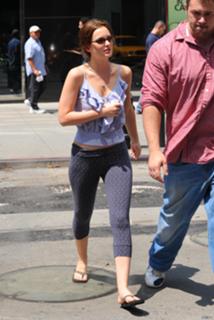 Leighton Meester feet photo thumbnail