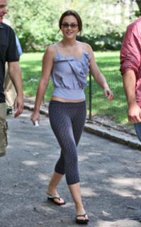 Leighton Meester feet photo thumbnail