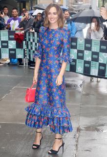 Leighton Meester feet photo thumbnail