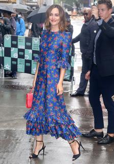 Leighton Meester feet photo thumbnail