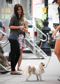 Leighton Meester feet photo thumbnail
