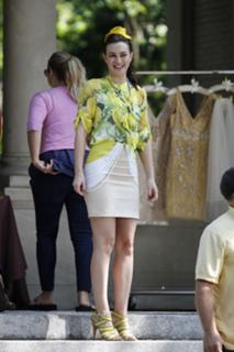 Leighton Meester feet photo thumbnail