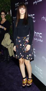 Leighton Meester feet photo thumbnail
