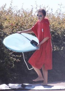 Leighton Meester feet photo thumbnail