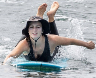 Leighton Meester feet photo thumbnail