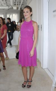 Leighton Meester feet photo thumbnail