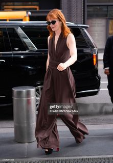 Leighton Meester feet photo thumbnail