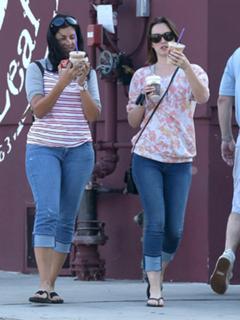 Leighton Meester feet photo thumbnail