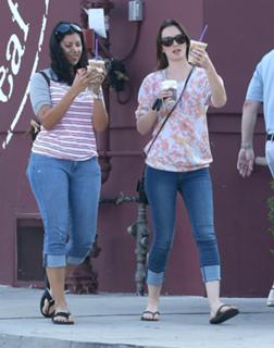 Leighton Meester feet photo thumbnail