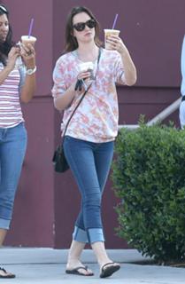 Leighton Meester feet photo thumbnail