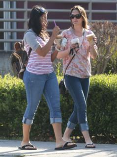 Leighton Meester feet photo thumbnail