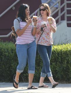 Leighton Meester feet photo thumbnail