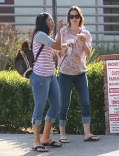 Leighton Meester feet photo thumbnail