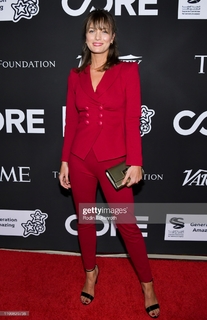 Leila George feet photo thumbnail