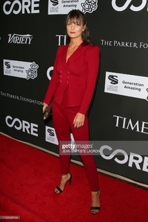 Leila George feet photo thumbnail