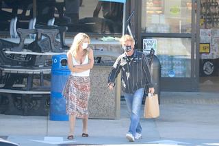 Leila George feet photo thumbnail