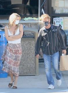 Leila George feet photo thumbnail