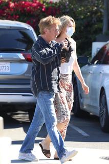 Leila George feet photo thumbnail