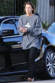 Leila George feet photo thumbnail