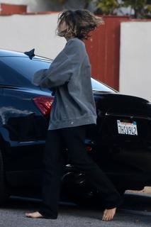 Leila George feet photo thumbnail