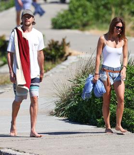 Leila George feet photo thumbnail