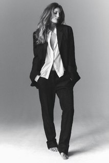 Leila George feet photo thumbnail