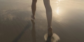 Leila George feet photo thumbnail