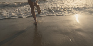 Leila George feet photo thumbnail