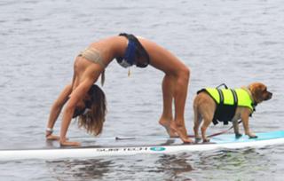 Leilani Dowding feet photo thumbnail