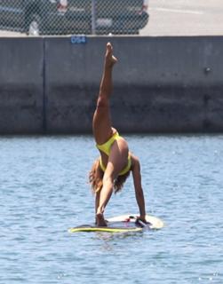 Leilani Dowding feet photo thumbnail