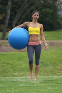 Leilani Dowding feet photo thumbnail