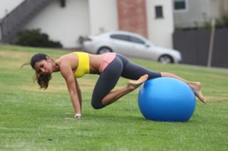 Leilani Dowding feet photo thumbnail