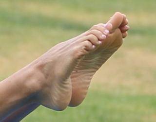Leilani Dowding feet photo thumbnail