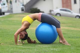 Leilani Dowding feet photo thumbnail