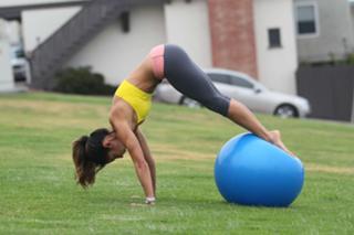 Leilani Dowding feet photo thumbnail