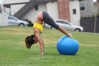 Leilani Dowding feet photo thumbnail